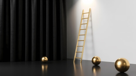 黄梯白墙金球艺术照