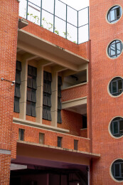 中国广西南宁中山路小学红砖教学楼建筑