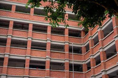 中国广西南宁中山路小学红砖教学楼建筑