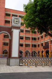 中国广西南宁中山路小学红砖教学楼建筑