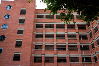 中国广西南宁中山路小学红砖教学楼建筑