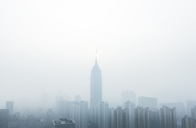 常州传媒大厦 雾中城市天际线