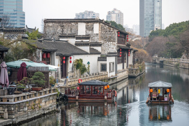 常州青果巷历史文化街区江南水乡古桥秋色