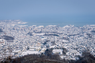 日本，从天狗山俯瞰北海道城市小樽