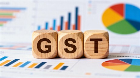 木块字母GST与财务图表