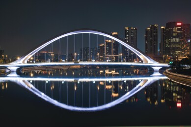 成都锦江上的锦尚大桥夜景
