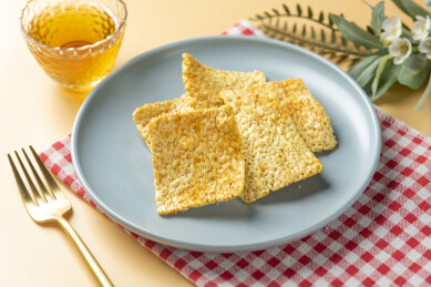 休闲食品苦荞脆片摆放在桌面上