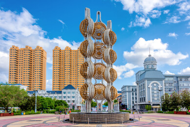 中国黑龙江黑河市逊克江畔广场黑土明珠雕塑