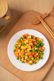 豌豆玉米胡萝卜混合蔬菜丁