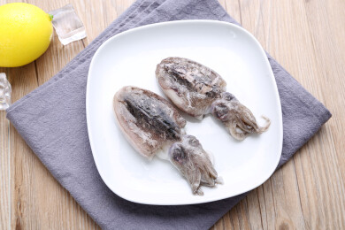 新鲜小墨鱼
