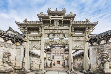 中国浙江东阳卢宅牌坊