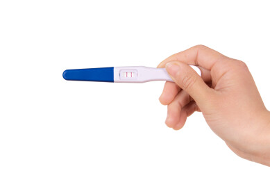 手拿验孕棒特写白色背景