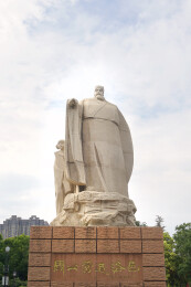 河南省洛阳市周王城广场周公营建洛邑雕塑