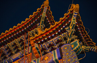 夜晚色彩浓重的大高玄殿南牌楼