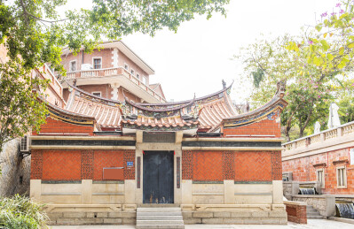 闽南古厝与南洋骑楼 新旧建筑同框