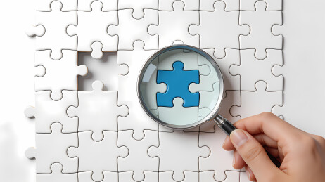 放大镜聚焦缺失拼图