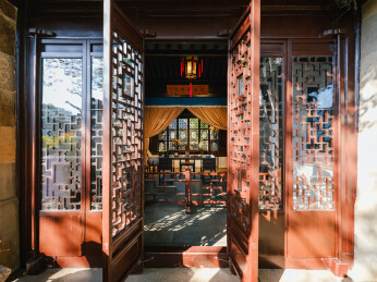 中式园林古宅内景