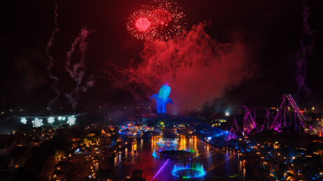 航拍中国珠海横琴长隆海洋王国夜景烟花秀