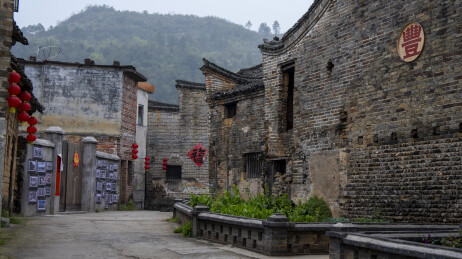 湖南郴州宜章腊元古村古巷红灯笼风光