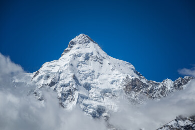 喜马拉雅雪山巍峨耸立