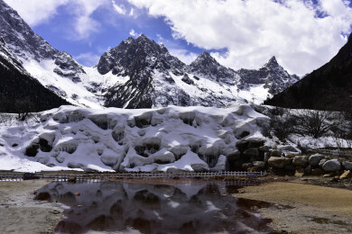 四川省阿坝州毕棚沟风景区雪山冰川