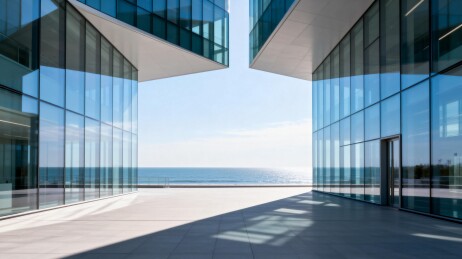 现代玻璃建筑临海景观