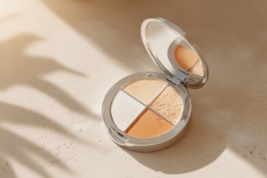 精致四色修容粉饼特写