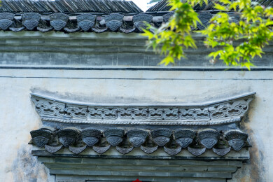 徽派建筑门罩砖雕瓦当细节特写