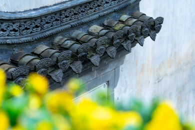 徽派建筑门罩砖雕瓦当细节特写
