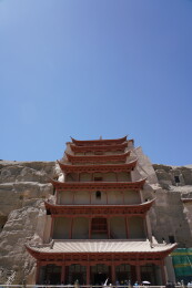 敦煌莫高窟九层楼崖壁古建筑