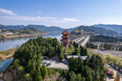 四川南充升钟湖水库纪念塔