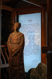 岳阳楼景区范仲淹雕塑与岳阳楼记