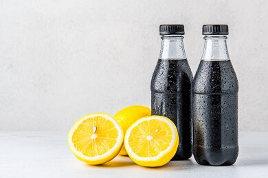 柠檬与汽水静物图