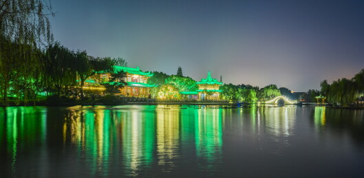 江苏省扬州市瘦西湖景区夜景摄影图片
