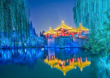 江苏省扬州市瘦西湖景区夜景摄影图片