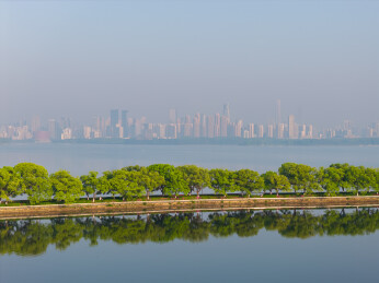 中国湖北武汉东湖磨山风景区春季风光