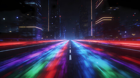 城市夜街光轨交织
