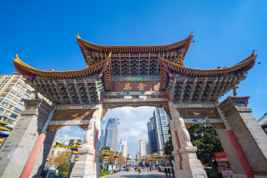 云南昆明金马碧鸡坊城市风光