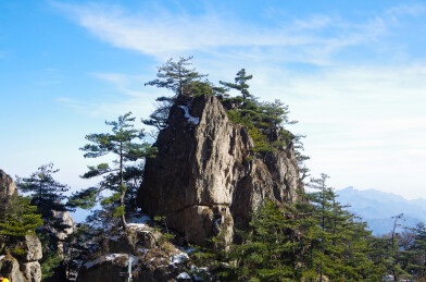 洛阳老君山雪后松石奇峰景观