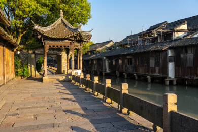 晨光中的古镇风光，乌镇江南水乡