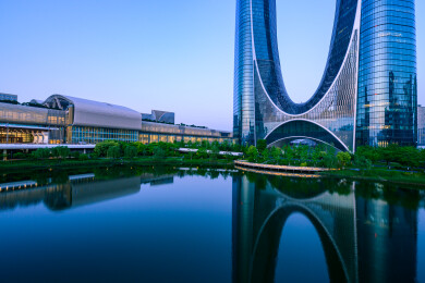 杭州钱江世纪城杭州之门博览中心夜景