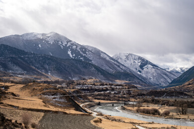 四川甘孜州折多山雪山自然景观风光