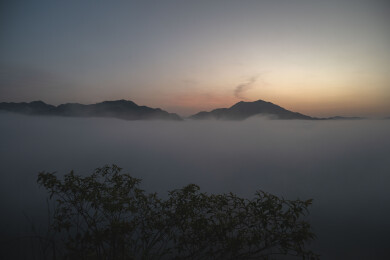 皖南霍山县屋脊山云海日出