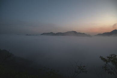 皖南霍山县屋脊山云海日出