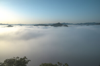 皖南霍山县屋脊山云海日出