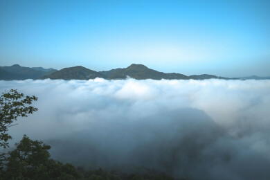 皖南霍山县屋脊山云海日出