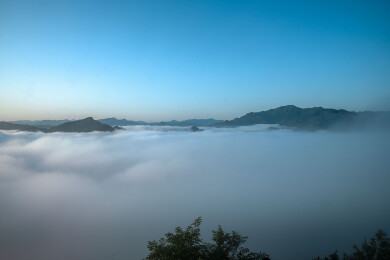 皖南霍山县屋脊山云海日出
