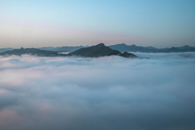 皖南霍山县屋脊山云海日出