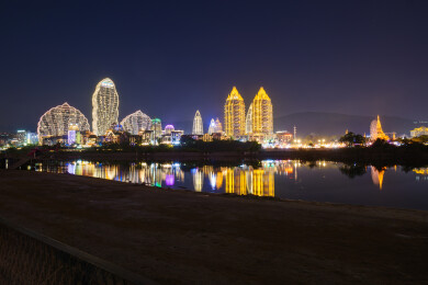 云南西双版纳告庄西双景夜景