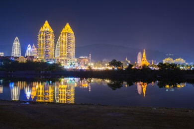 云南西双版纳告庄西双景夜景